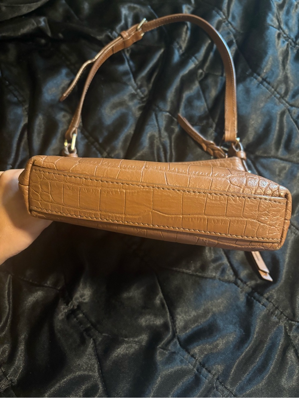Vintage Dooney & Bourke Croc-Embossed Leather Shoulder Bag - Picture 10 of 11